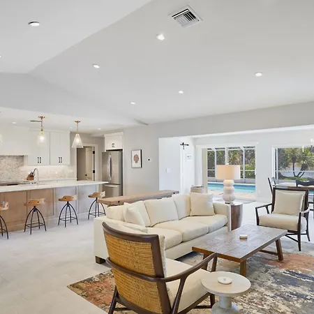 Stunning West End Home With Pool And Spa